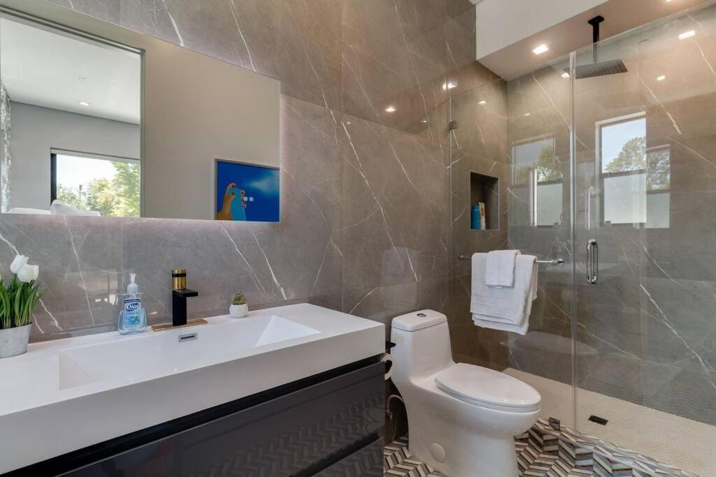 Posh Luxury Modern With Pool And Rooftop Deck * Los Angeles