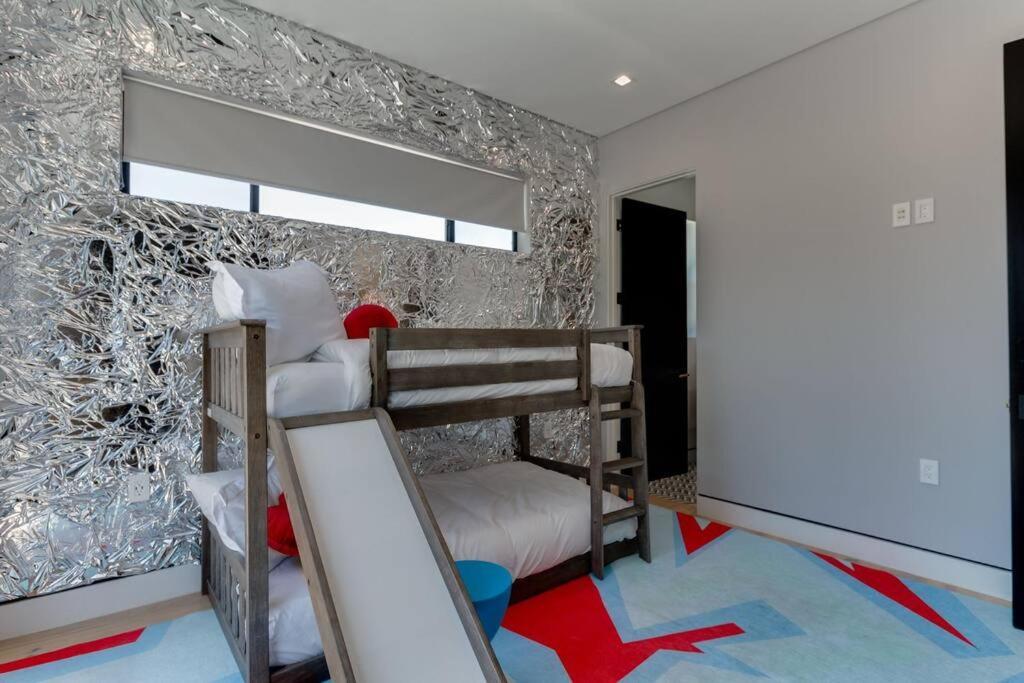Posh Luxury Modern With Pool And Rooftop Deck Villa *