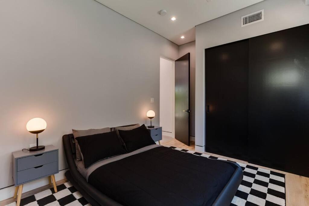 Posh Luxury Modern With Pool And Rooftop Deck *