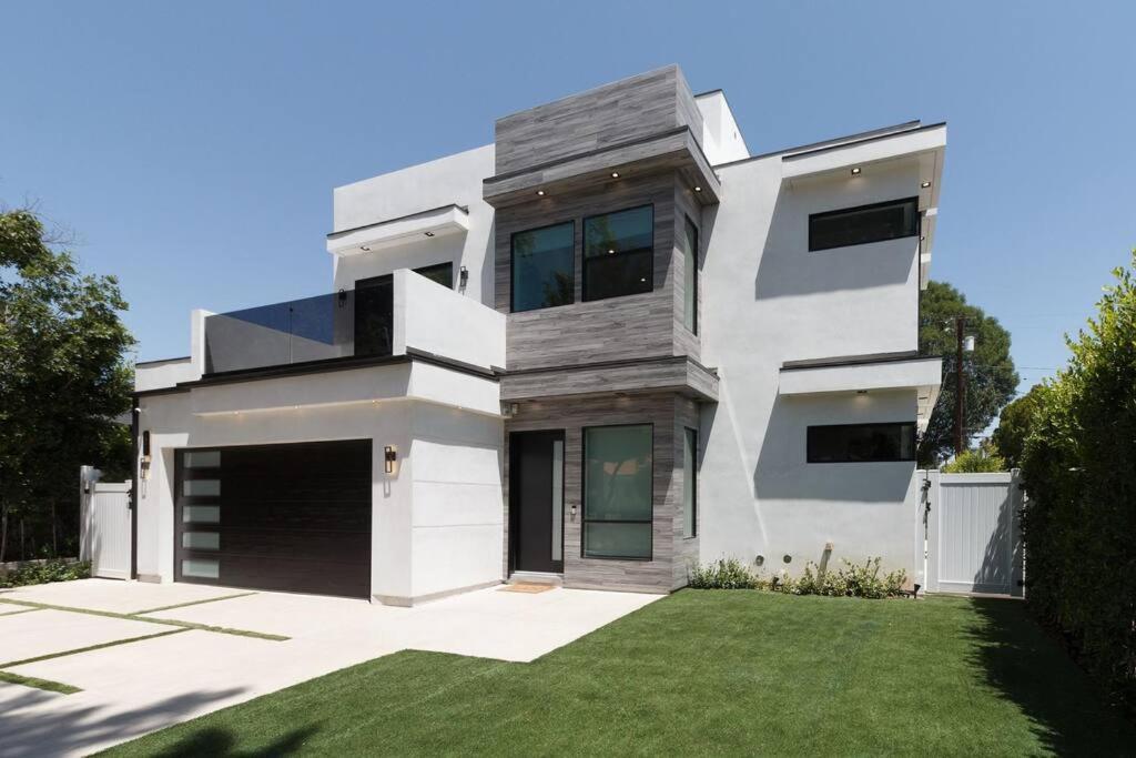 Posh Luxury Modern With Pool And Rooftop Deck *