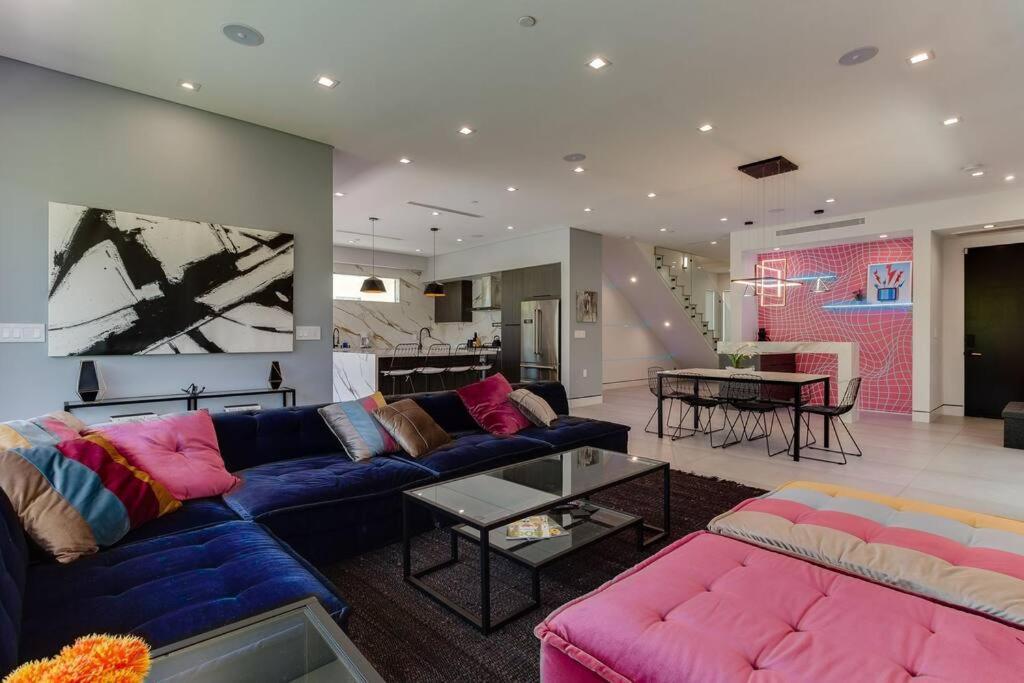 Posh Luxury Modern With Pool And Rooftop Deck Los Angeles