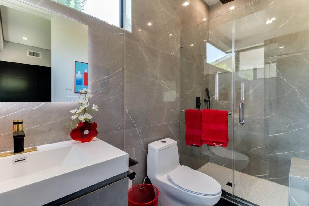 Villa Posh Luxury Modern With Pool And Rooftop Deck *
