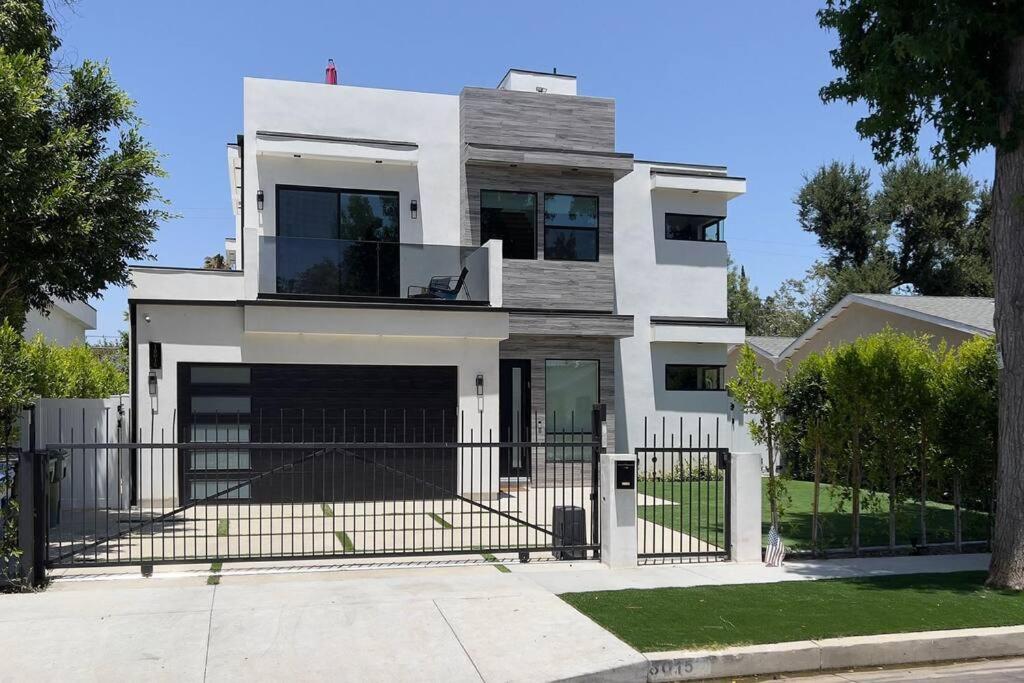 Posh Luxury Modern With Pool And Rooftop Deck * Los Angeles